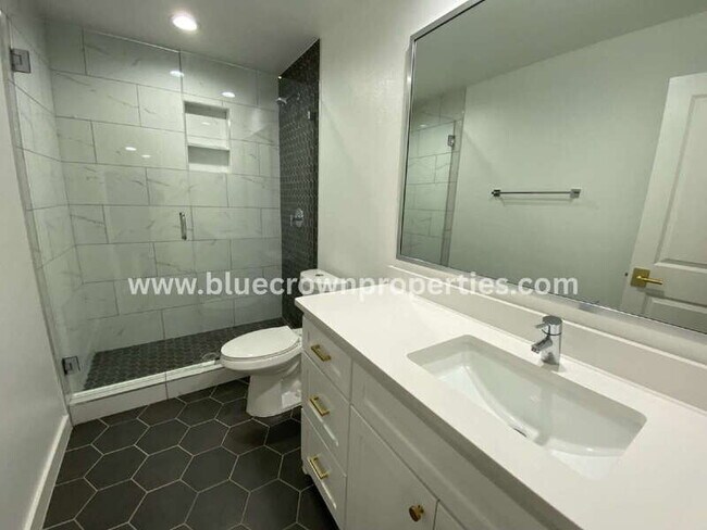 Building Photo - 1223 E Waco Ave