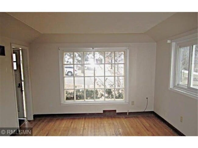 Building Photo - 823 Elm St