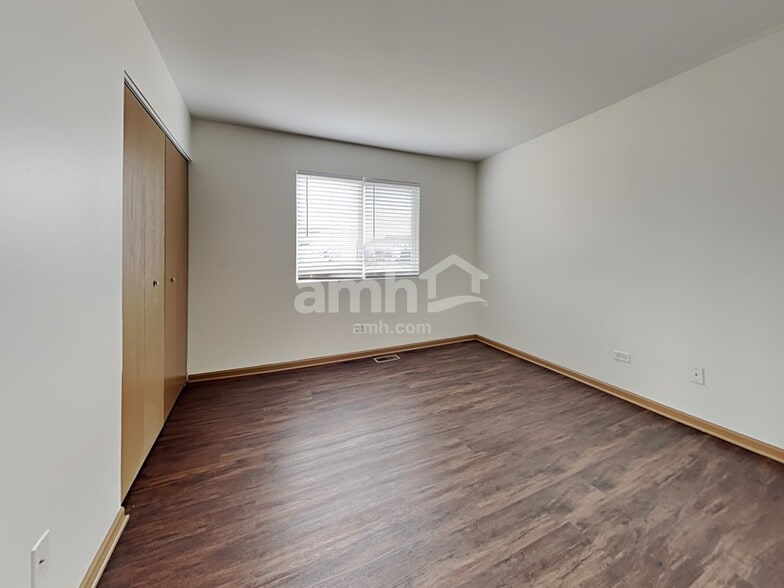 Building Photo - 544 Springwood Dr