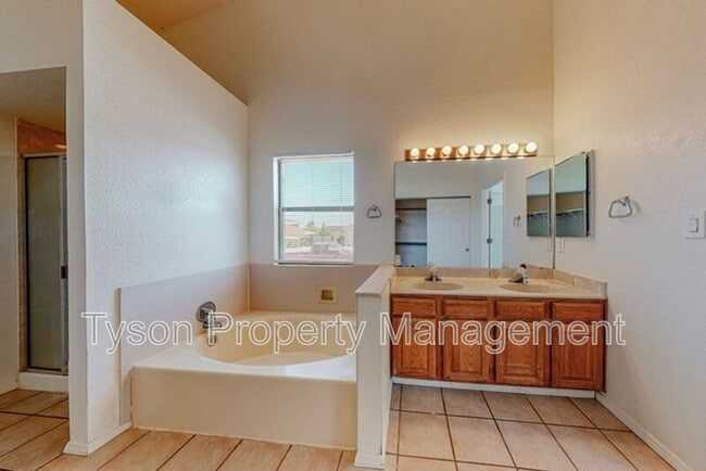 Building Photo - 5201 Tamariz Dr NW