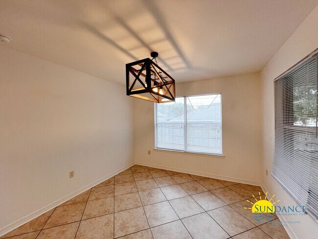 Building Photo - Custom details in this show stopping Crestview home!