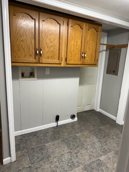 Laundry Room - 615 Short St
