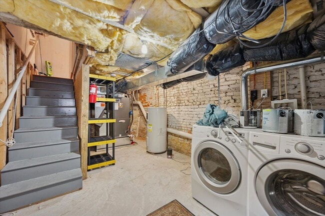 Building Photo - A Rare Gem in Forty Acres