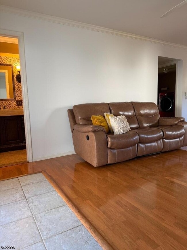 Building Photo - 518 Downer St