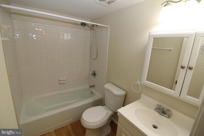 Building Photo - 8600A Village Square Dr