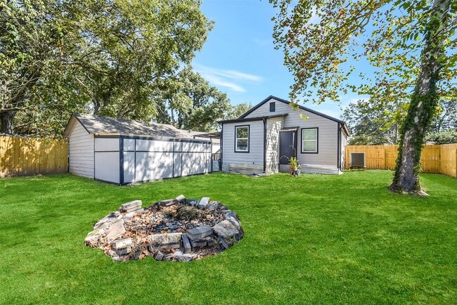 Building Photo - 307 Penick Rd