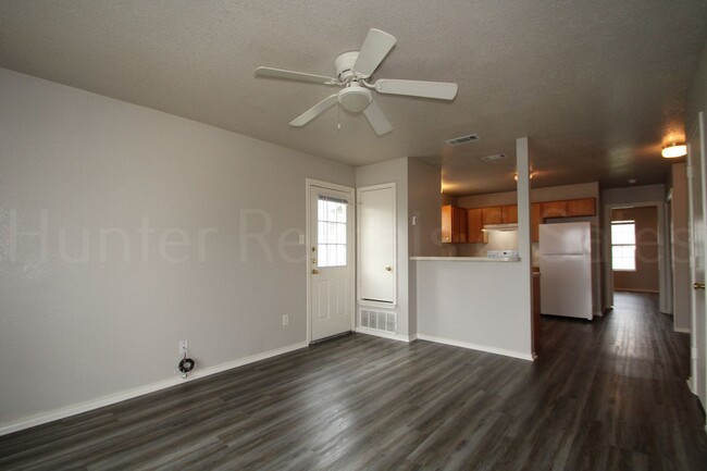 Building Photo - Amazing Three-Bedroom Townhome!