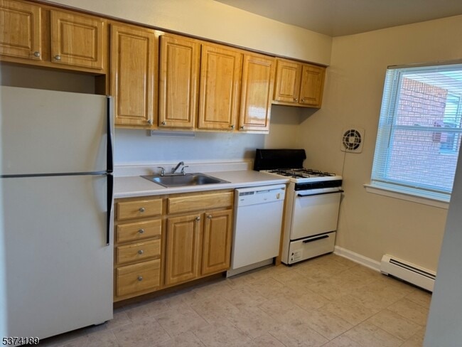 Building Photo - 63 Traphagen Rd