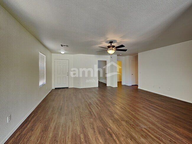 Building Photo - 16400 N Lasso Dr