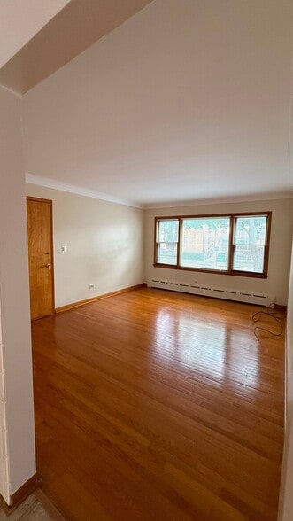 Building Photo - 2555 N Nordica Ave