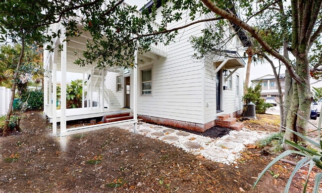 Building Photo - Pristine Neptune Beach Remodel: 2 Blocks to the Sand and Walkable to Everything!