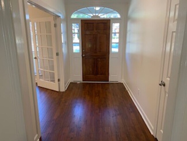 Building Photo - 1124 Sewanee Ct