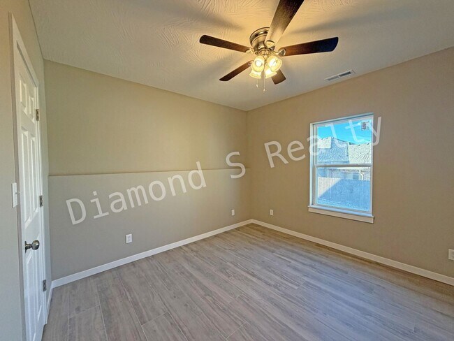 Building Photo - New Construction!  Gorgeous Home with All The Things!