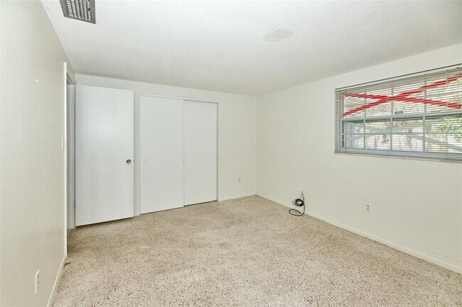 Building Photo - 6228 Pauline Ave