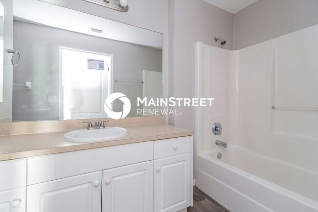Building Photo - 3 Bedroom Pet-Friendly Home in Cape Coral, FL with Main Street Renewal