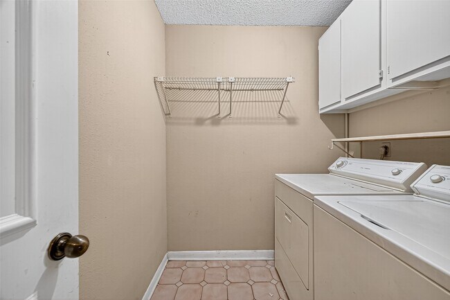 Building Photo - 1535 Beaconshire Rd