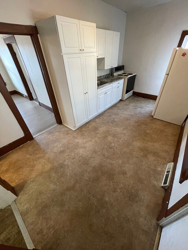 Building Photo - 1305 Merrill Ave