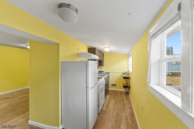 Building Photo - 190 US-46