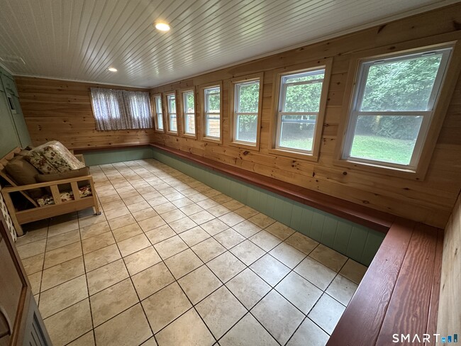 Building Photo - 18 Manchester Ave