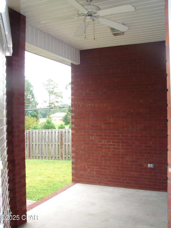 Building Photo - 3402 Hillcrest Dr