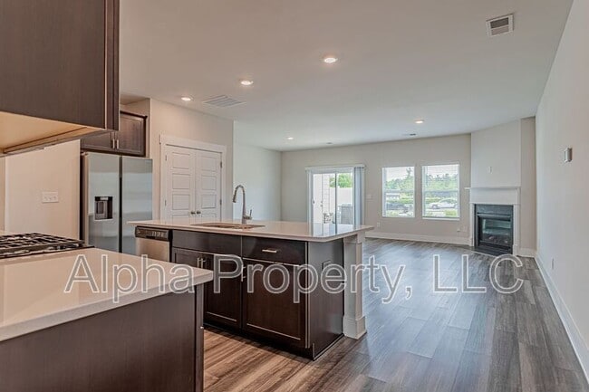 Building Photo - 164 Bromes Way