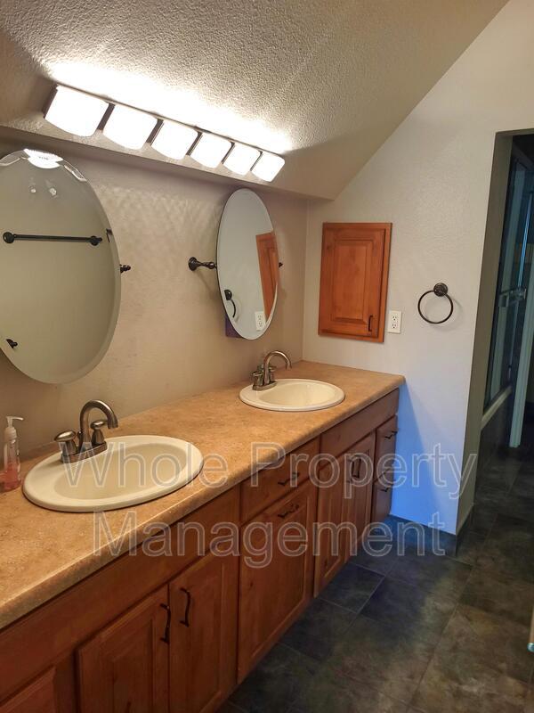 Building Photo - 434 Emerson St