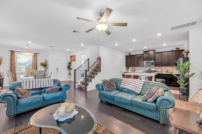 Building Photo - 112 Gracie Wy