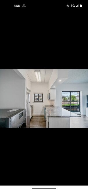 Building Photo - 725 Miller Ave