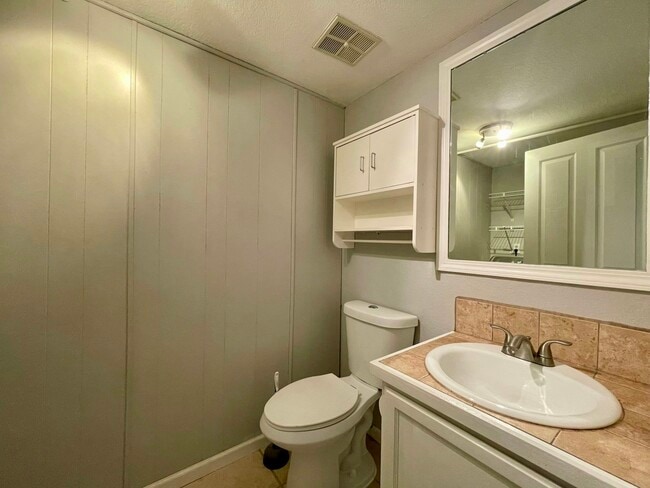 Building Photo - 2198 Baltimore Cir