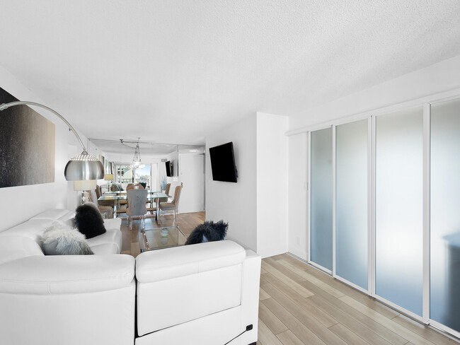 Building Photo - 3301 S Ocean Blvd
