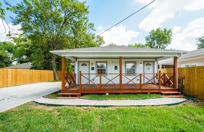 Primary Photo - 4529 Rosemont St