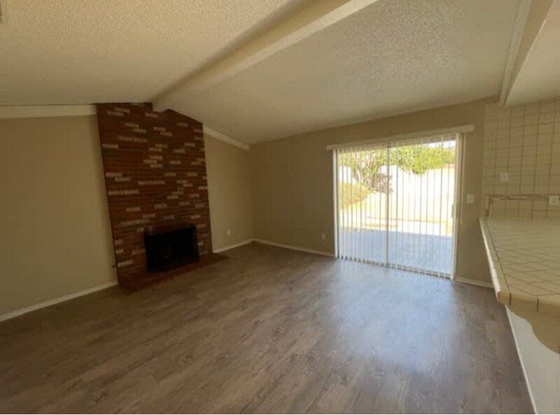 Building Photo - 11403 La Perla Dr