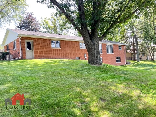 Building Photo - 2790 S Ridge Rd