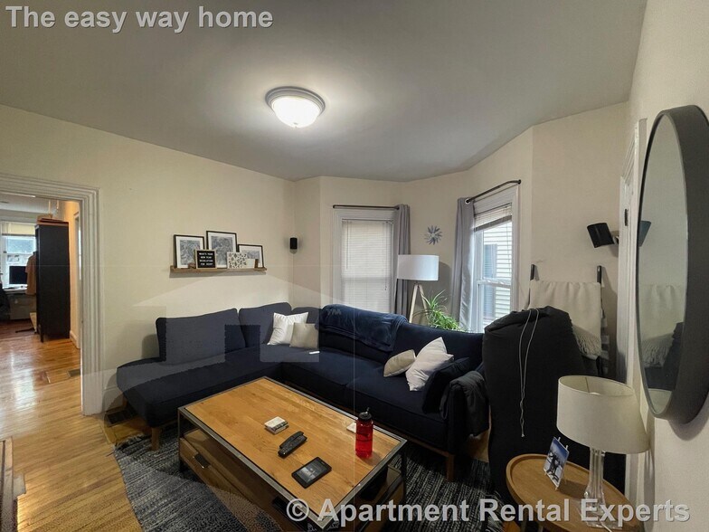 Building Photo - 23 Hall St