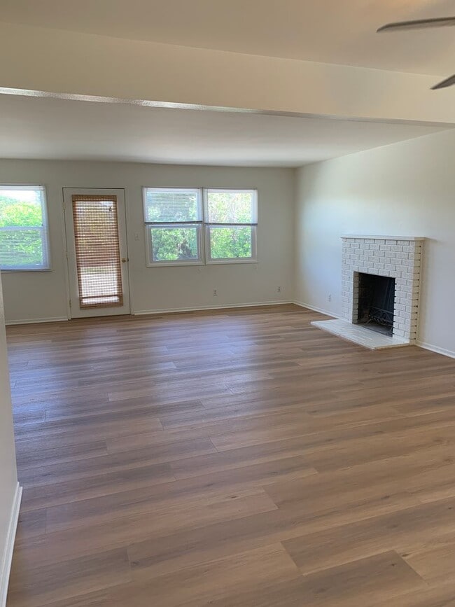 Building Photo - Great Neighborhood, 3 Bedroom Home for Rent