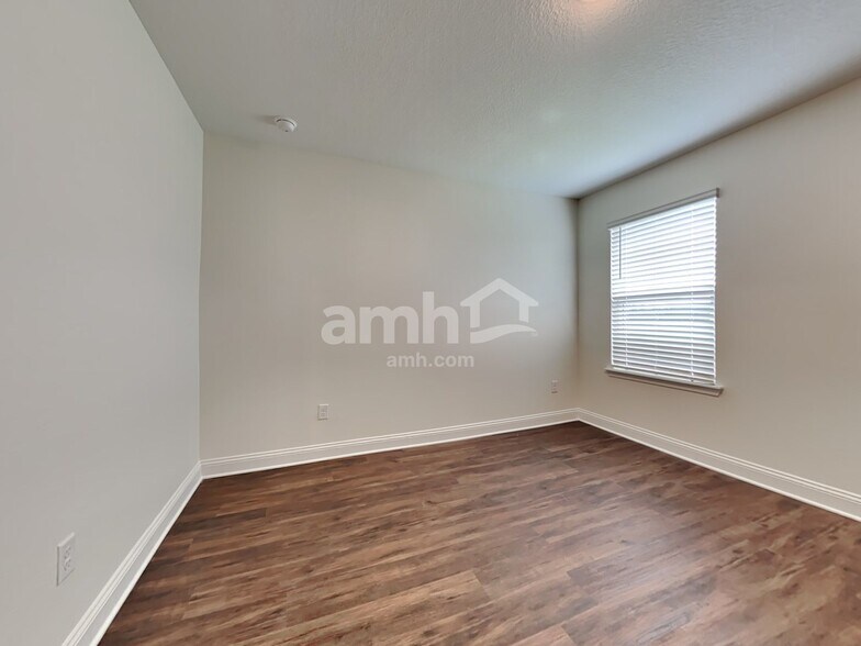 Building Photo - 425 Onate Cir