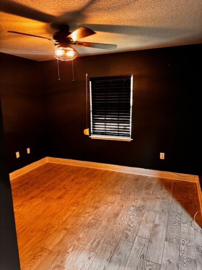 Building Photo - 2519 Southern Oak Cir