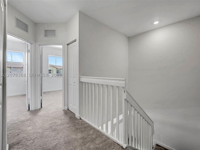 Building Photo - 2574 SE 29th St