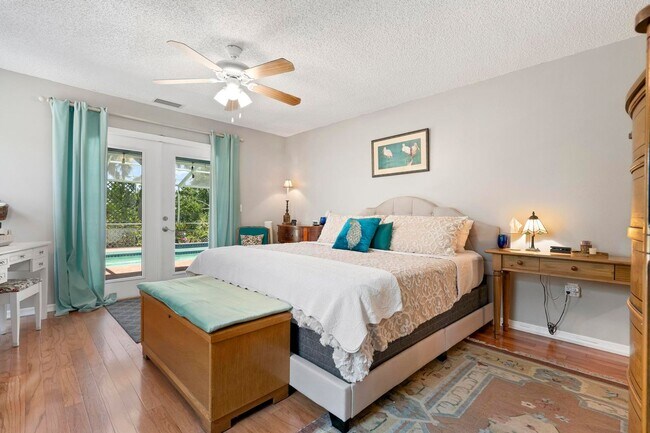 Building Photo - ** STUNNING 4 BEDROOM 2 FULL BATH/ 2 HALF BATH HOME WITH A PRIVATE POOL LOCATED JUST MINUTES FROM...