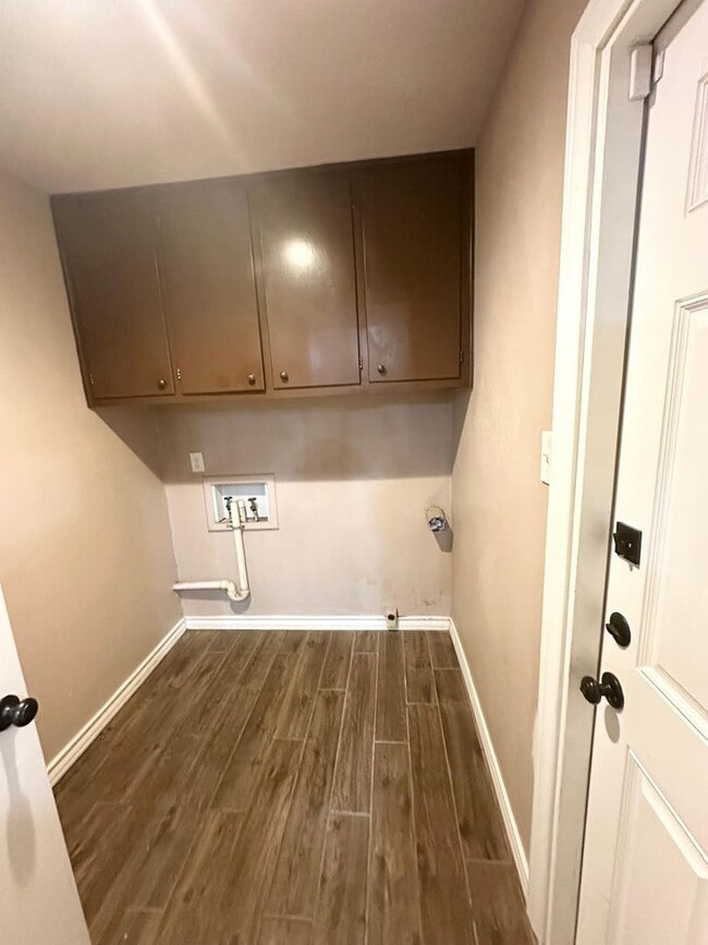 Building Photo - 3 Bed 2.5 Bath Ready To Rent ASAP!