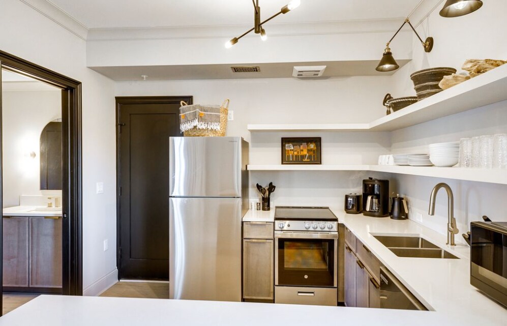 Kitchen - 411 S Rath Ave