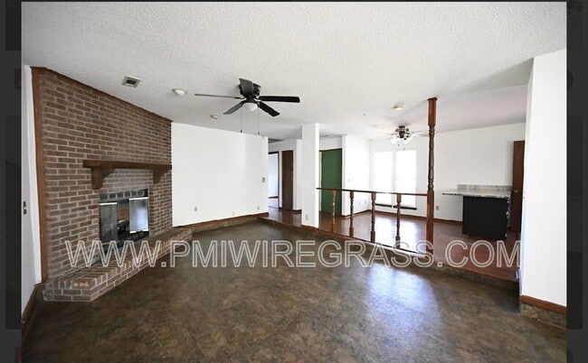 Building Photo - 267 Barbara Dr