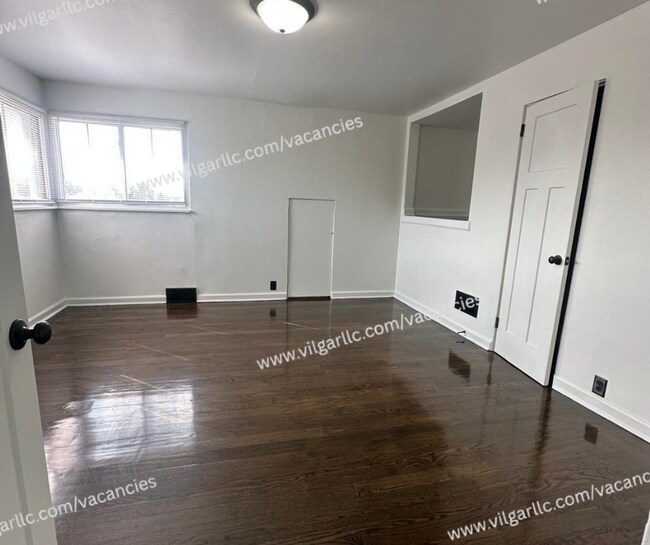 Building Photo - Newly Renovated 4 Bedroom • 2- Bathroom 3 story Home