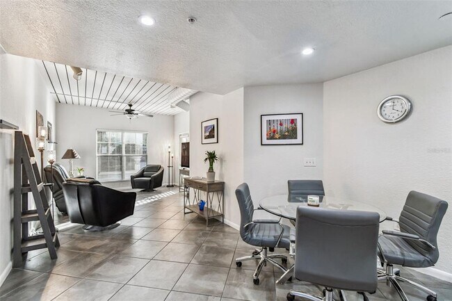 Building Photo - 2421 W Horatio St