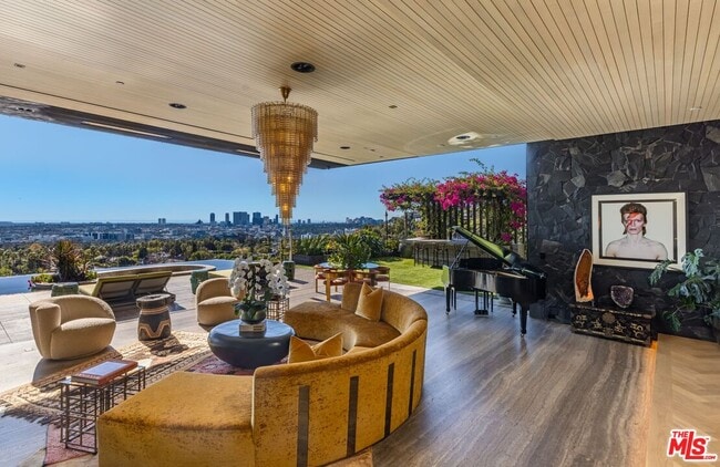 Building Photo - 1851 N Stanley Ave