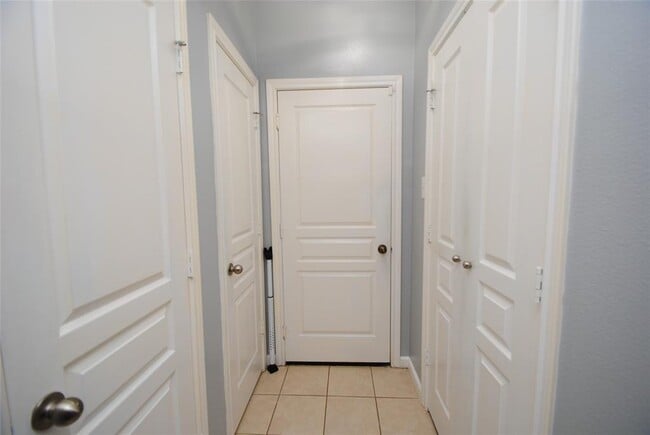 Building Photo - 8319 Greys Ln