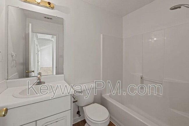 Building Photo - 2807 Crosscreek Rd