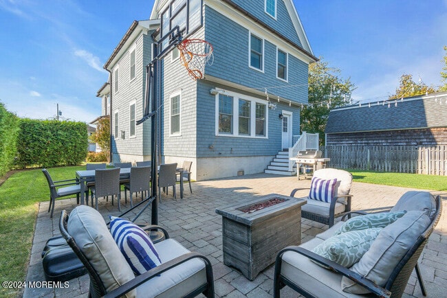 Building Photo - 300 Salem Ave