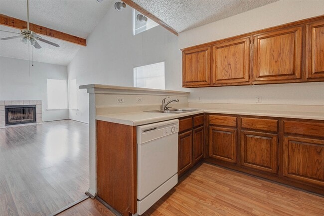 Building Photo - 200 Pecan Dr