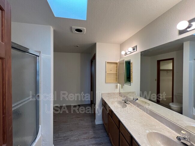 Building Photo - 6311 E Willow Loop